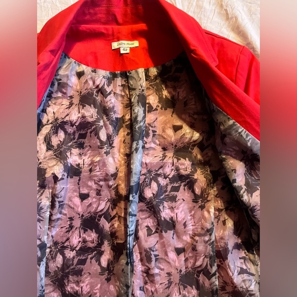 L’altra Moda Women's Red Blazer w Floral Interior and Rolled Cuff Size 42 - Picture 12 of 15